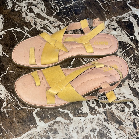 Born Shoes Born Womens Leather Yellow Sandals Size M Slingback